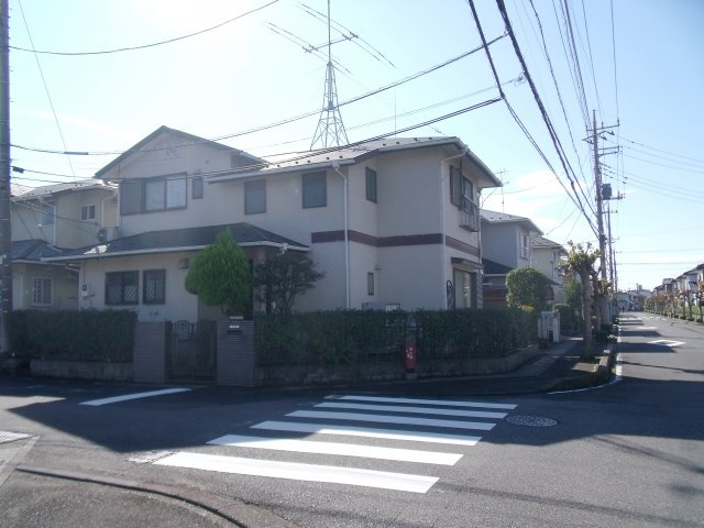 鴻巣市中央の中古一戸建の前面道路含む現地写真