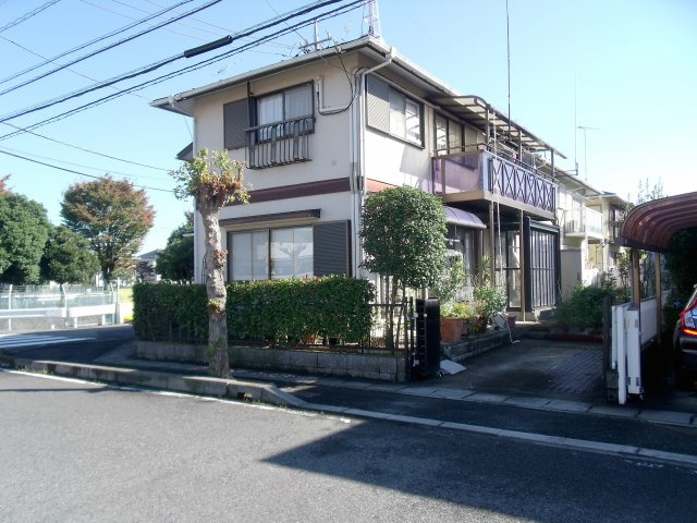 鴻巣市中央の中古一戸建の前面道路含む現地写真