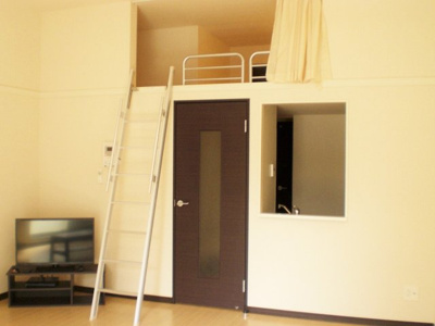 【居間・リビング】 | ジャルダンⅡ | 家具家電付き、ロフト２つ