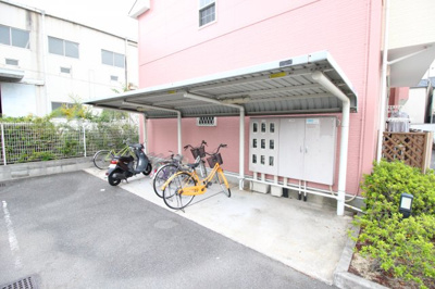 【その他共用部分】 | ポンデュガール | 屋根付き駐輪場