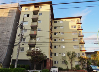 【外観】 | 航研通り沿いに立地する南向きＲＣ造７階建てマンション