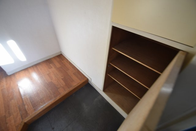 クレール市川の玄関|下駄箱付き