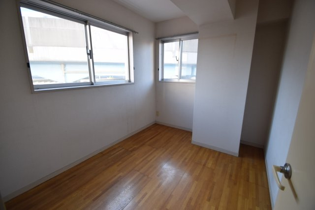 クレール市川の洋室|東側洋室