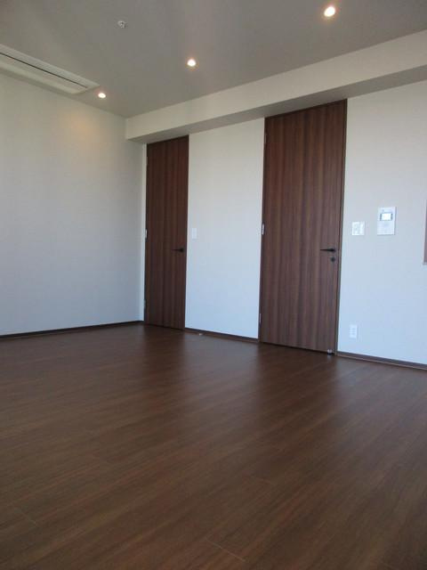 新宿区新宿６丁目の賃貸マンションの洋室