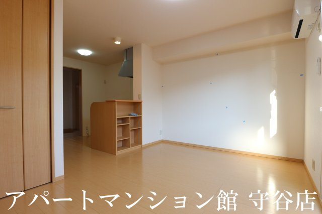 Dearcourtの居間・リビング