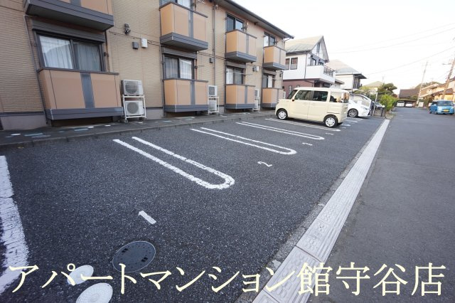 Dearcourtの駐車場