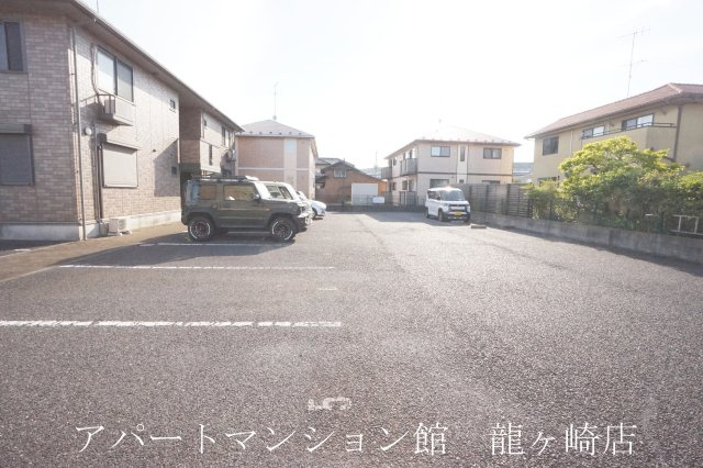 プリマベーラBの駐車場