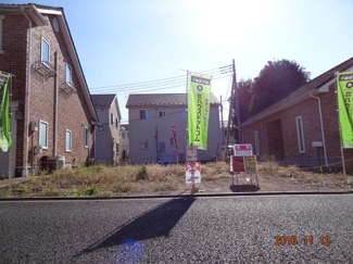 【前面道路含む現地写真】