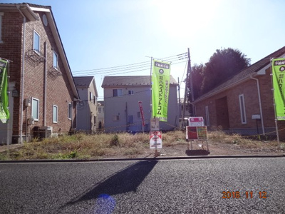 【前面道路含む現地写真】 | さいたま市緑区三室　土地広々50坪の外壁総レンガの注文住宅用地