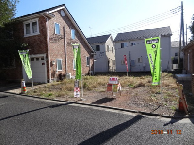 【前面道路含む現地写真】 | さいたま市緑区三室　土地広々50坪の外壁総レンガの注文住宅用地