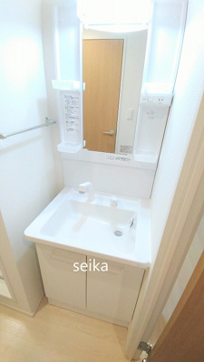 【独立洗面台】 | サーマル | ※建具の色は異なる場合がございます。