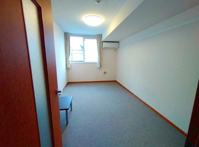 【居間・リビング】 | プランタンソレイユ | 1階はフローリング、2階以上はカーペットタイプとなります。