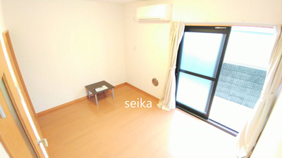 【居間・リビング】 | パルフェタムール北沢 | 1階はフローリング、2階以上はカーペットタイプとなります。