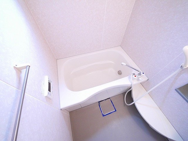 メルベーユ壱分の浴室|落ち着いた空間のお風呂です