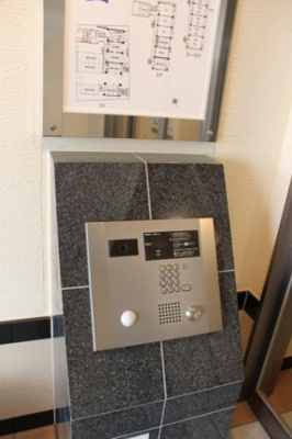 【エントランス】 | パデシオン大津レイクビュー | もちろんオートロック、モニター付インターホンで来客を確認いただけます。