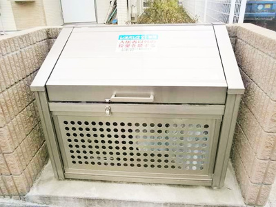 【トイレ】 | ソレイユ岡本 | 温水洗浄便座付き、収納棚付き