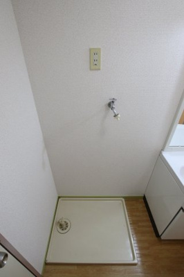 【設備】 | ドゥウェルプレシャス | 室内洗濯機置場