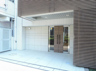 【エントランス】 | JR各線他「横浜」駅より徒歩16分、またはバス7分「浅間町車庫前」停歩1分！