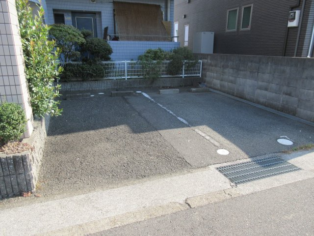 明南コーポラスの駐車場