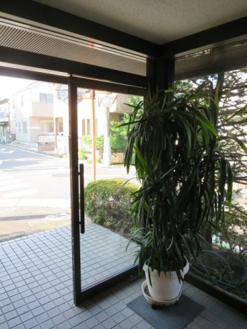 センチュリー久米川のエントランス