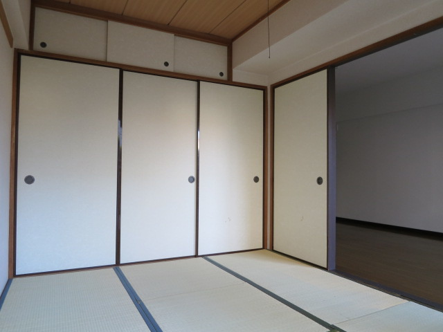 センチュリー久米川の和室