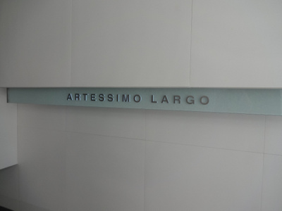 【エントランス】 | ＡＲＴＥＳＳＩＭＯ　ＬＡＲＧＯ | ＡＲＴＥＳＳＩＭＯ　ＬＡＲＧＯ（アルテシモラルゴ）　看板