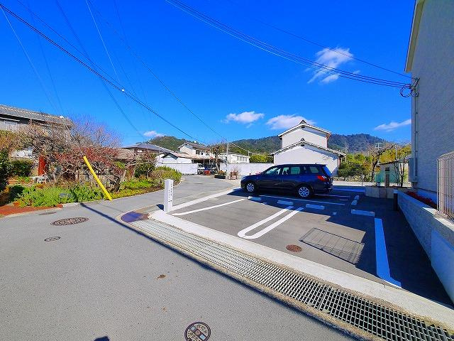 ハーベストⅠの駐車場|駐車場があるので、車を買う予定の方も安心です