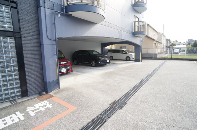 マンショングレースの駐車場