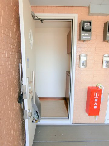 エマーヴルＢ棟の玄関