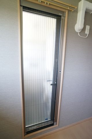 セントグリーンガーデンⅡのその他|ミニバルコニーへの扉は網戸付き