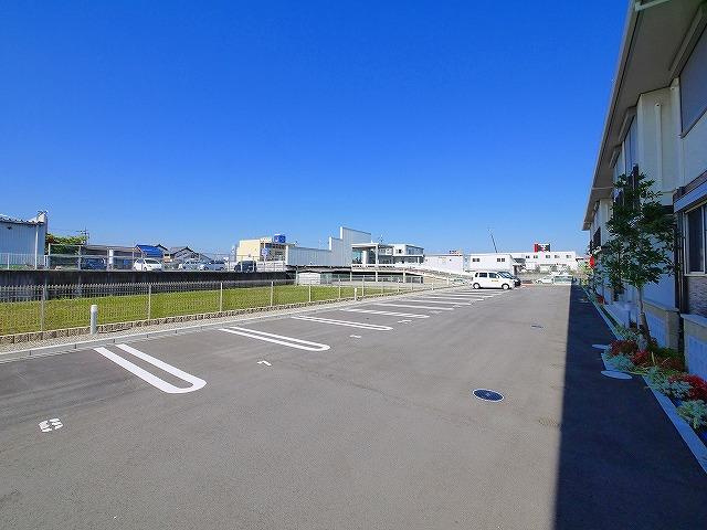 シャーメゾン　エストの駐車場|駐車場があるので、車を買う予定の方も安心です