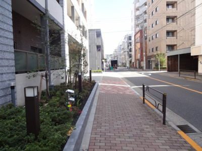 【周辺】 | フォンターナ入谷 | フォンターナ入谷　建物前