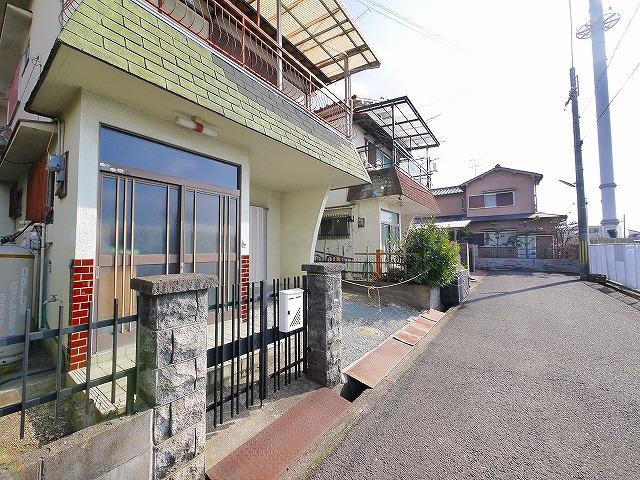 奈良市古市町戸建（1351-3）のエントランス|建物の外部です