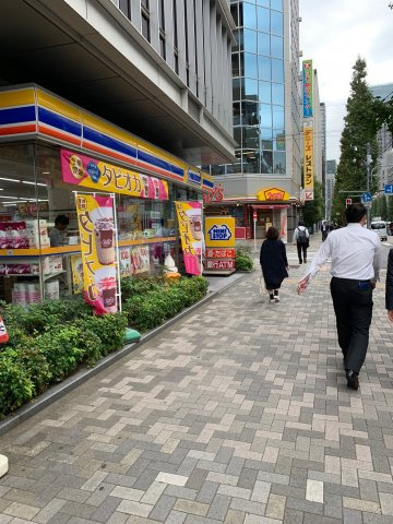 日経タイプビルの周辺