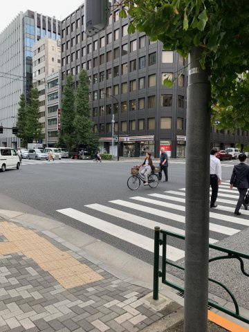 日経タイプビルの周辺