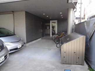 【エントランス】 | Y’s　ｆｌａｔ入谷（ワイズフラットイリヤ）