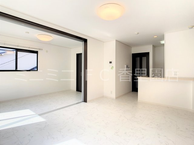 Ｓｕｍｉｃａの居間・リビング|リビングにはエアコンが付いています