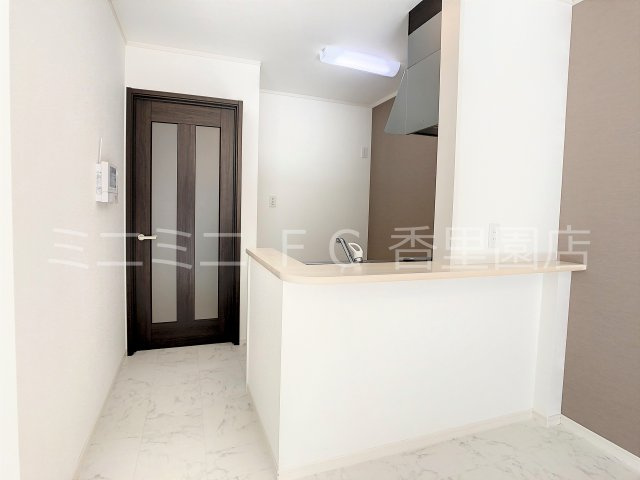 Ｓｕｍｉｃａのキッチン|対面式システムキッチン完備しています