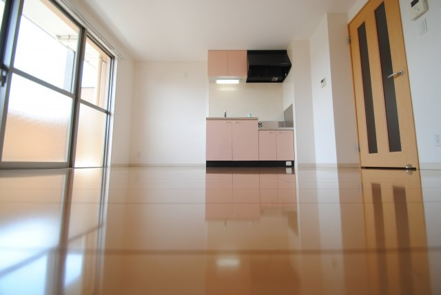 グランドアマレイⅦ番館の居間・リビング|同タイプ（イメージ画像）