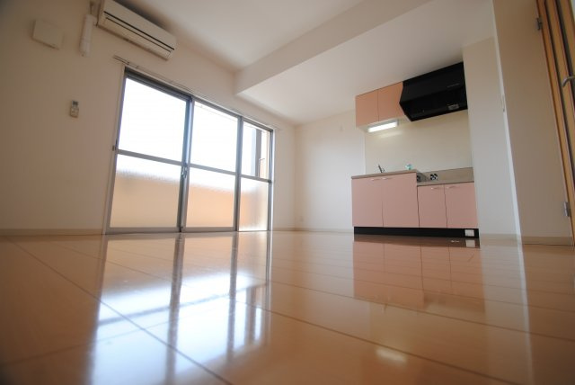 グランドアマレイⅦ番館の居間・リビング|同タイプ（イメージ画像）