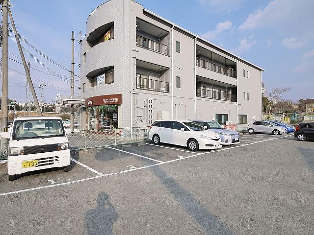 コスモプラザ大神の駐車場