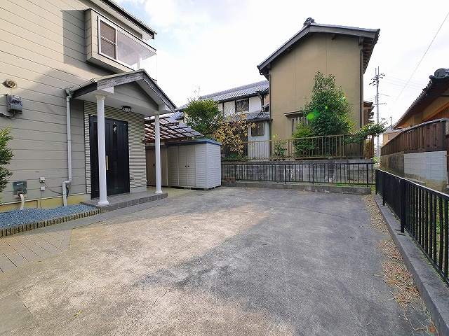 中山町戸建ての駐車場