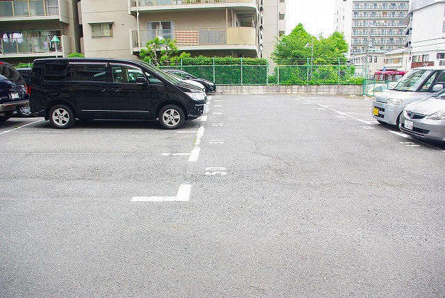 大宮モータープールの外観