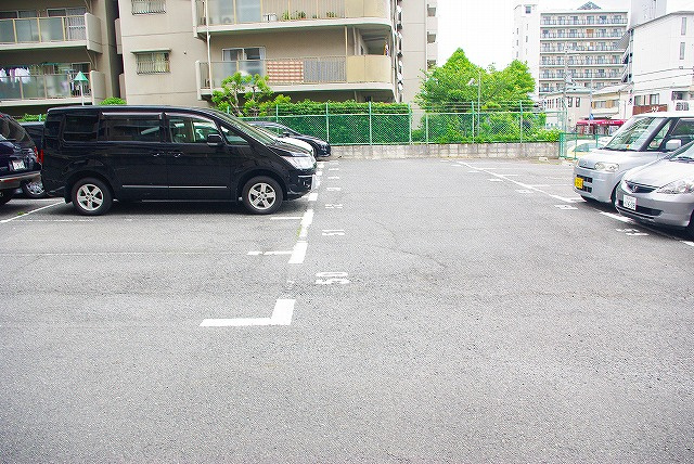 大宮モータープールの外観