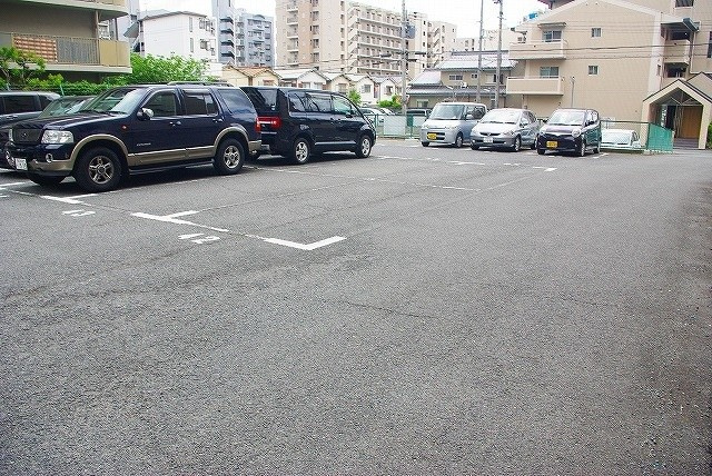 大宮モータープールの外観