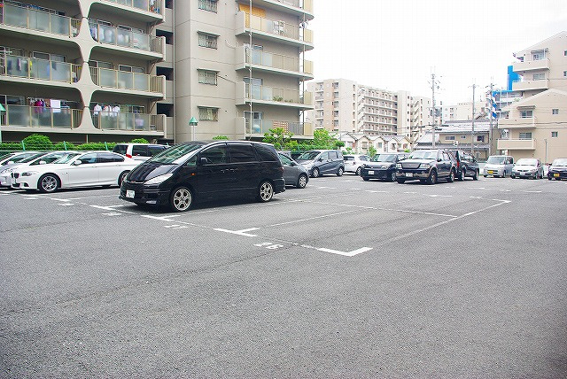 大宮モータープールの外観