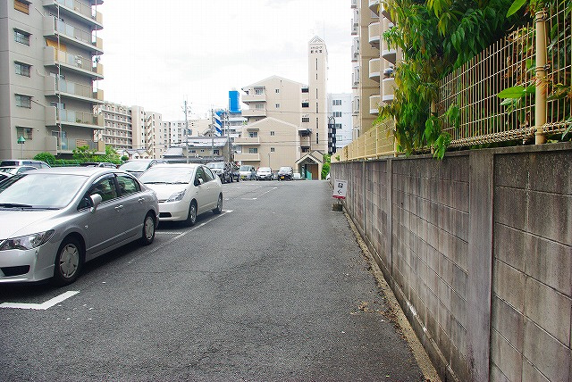 大宮モータープールの外観