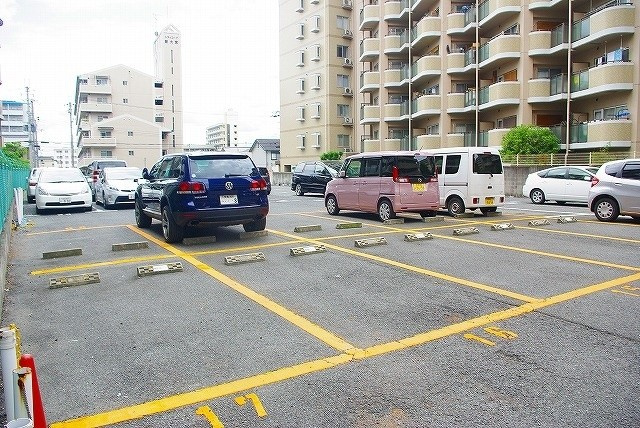 大宮モータープールの外観