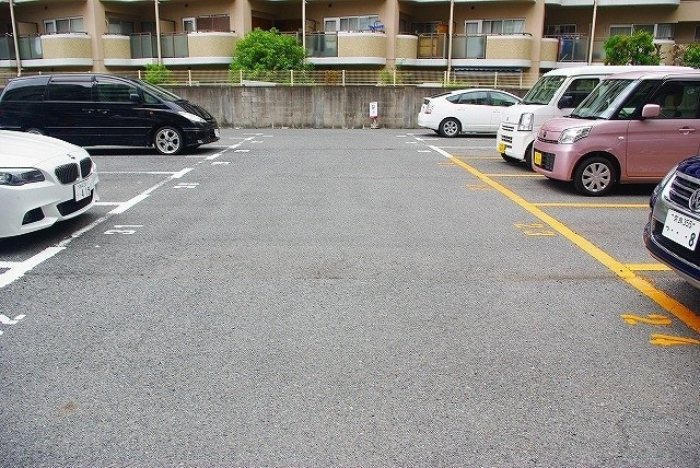 大宮モータープールの外観