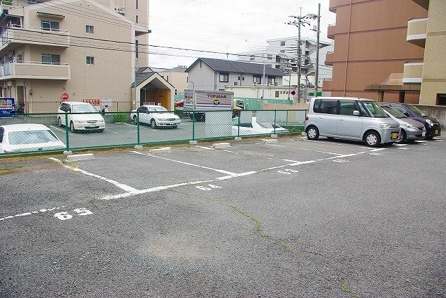 大宮モータープールの外観
